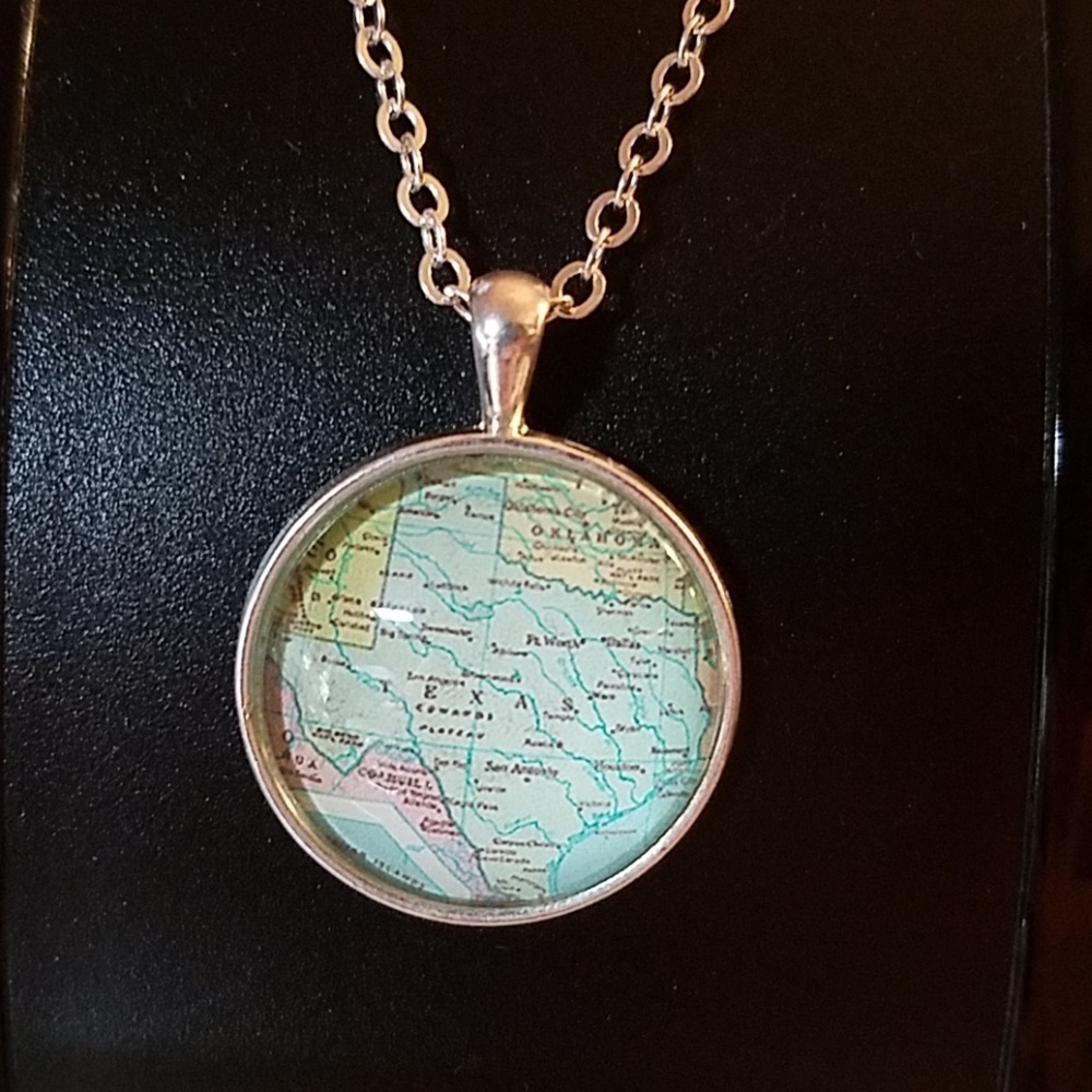 Texas Cabochon Silver Tone Necklace 20" Travel Map